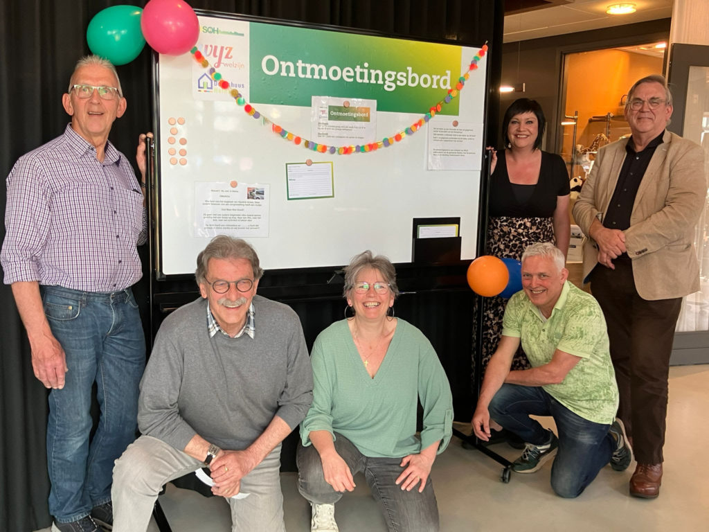 Presentatie ontmoetingenbord door SOH, opbouwwerk Raalte en Dorpshuus
